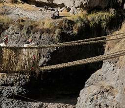 Celebration of the renewal of the Inca bridge